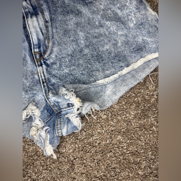 PacSun Light Wash High Rise Festival Jean Shorts - Picture 3 of 9